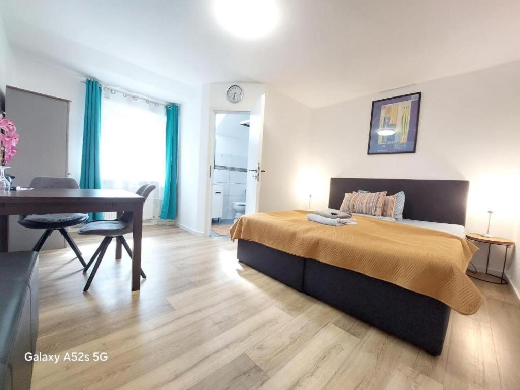 Doppelzimmer mit Gartenblick