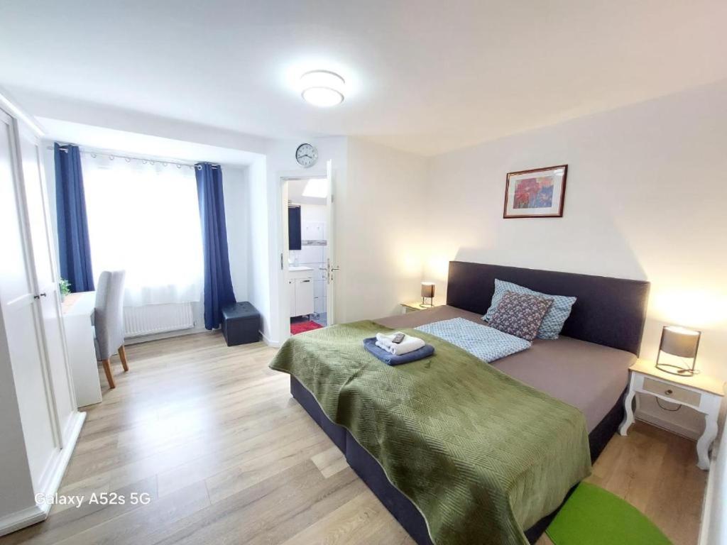 Doppelzimmer mit Gartenblick